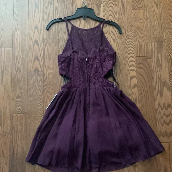 Burgundy party dress - Picture 2 of 2